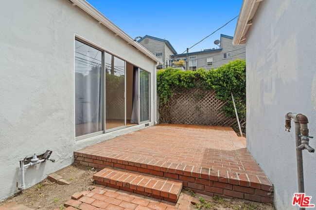 Photo - 11813 Gateway Blvd