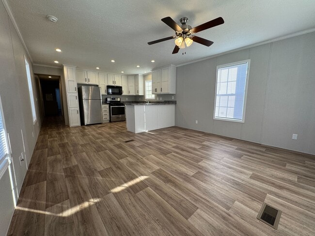 Photo - 2002 Heron Dr NW