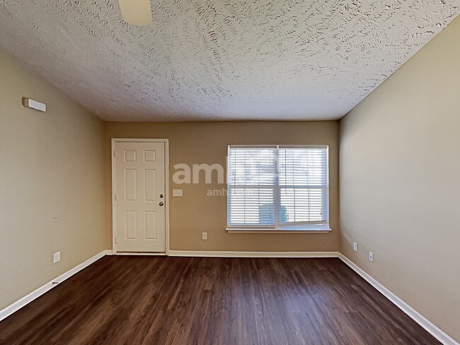 Photo - 1375 E Nir Shreibman