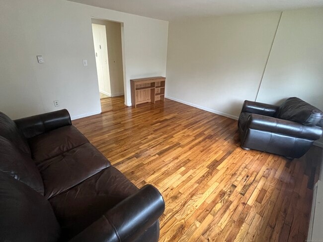 Photo - 211 Kent Rd Unit D