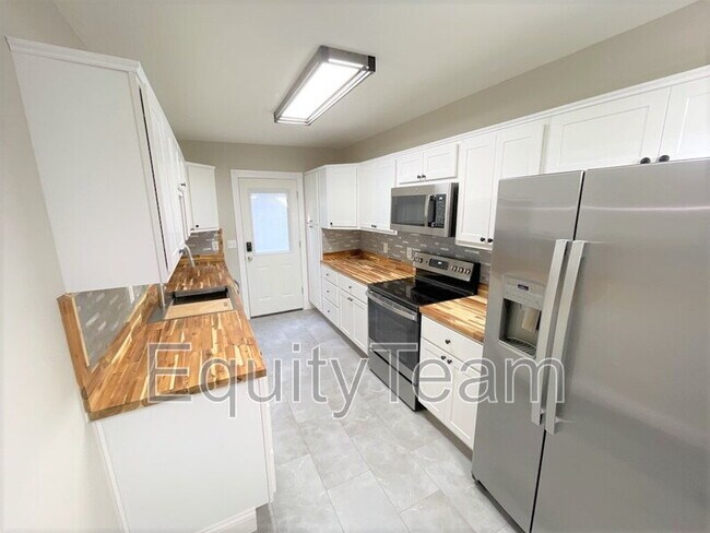 Photo - 4723 Peabody Ave Unit 01