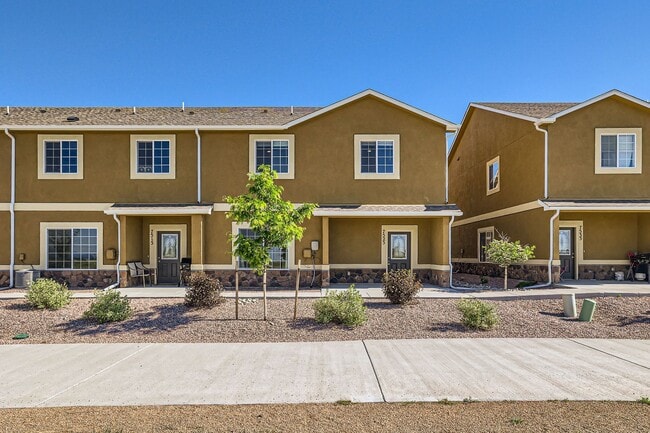 3 bedroom townhome on north side, attached... - 3 bedroom townhome on north side, attached...