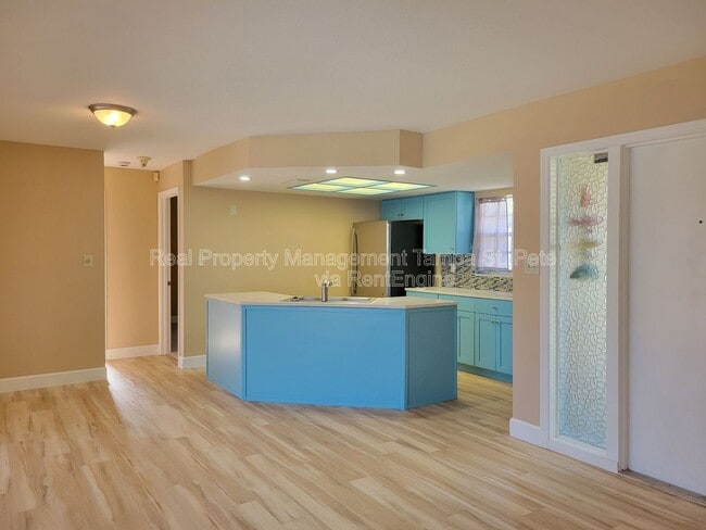 Photo - 1985 Cove Dr