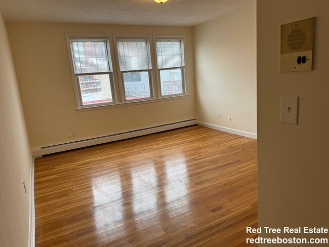 Photo - 168 N Beacon St Unidad 2A