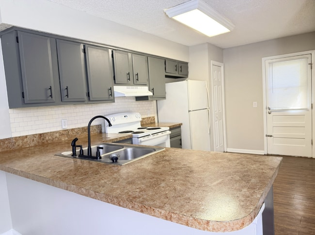 Photo - 3696 Morton St Unit 3696 Morton Street Apt 2