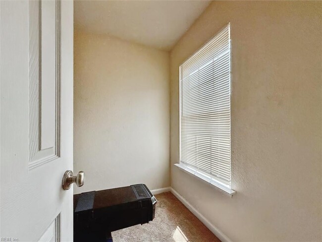 Photo - 896 A Ave