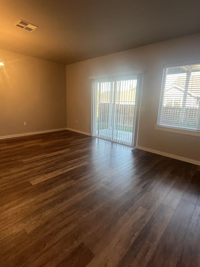 Photo - 1835-1837 Lillian St Unit 1835