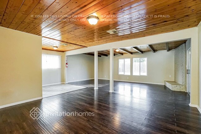 Photo - 7943 Newcastle Ave