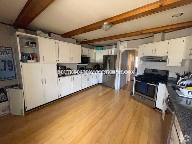 Building Photo - 895 E Broadway Unit 2 Rental