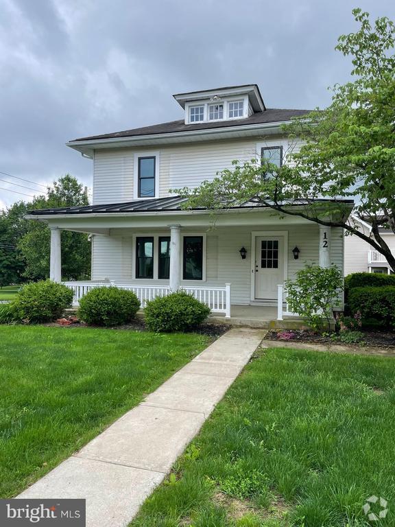 Building Photo - 12 N Kinzer Rd Rental