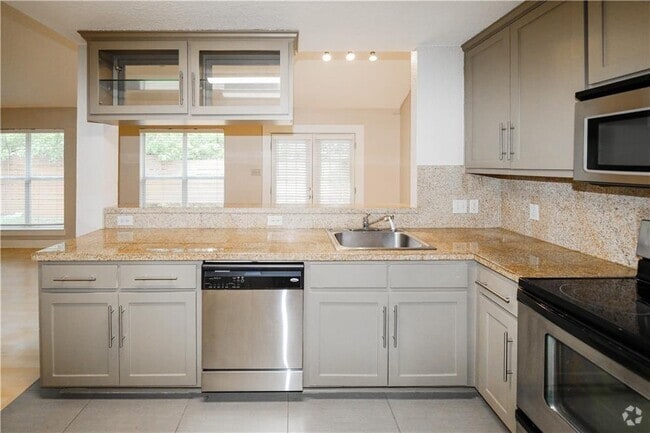 Building Photo - 1302 Danbury Square Rental