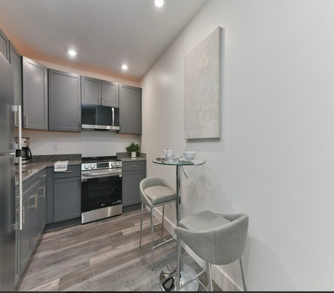 Photo - 585 Essex St Unit 709