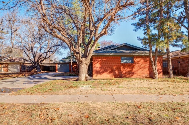 Photo - Wonderful 2 Bedroom 1.5 Bathroom Duplex!!!