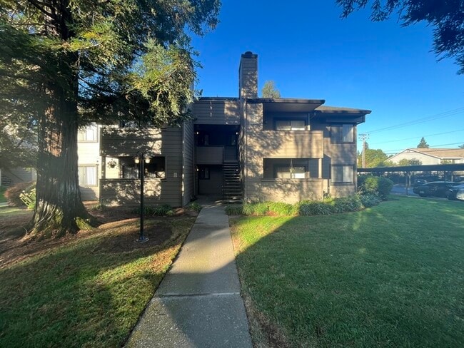 Building Photo - Charming 1 bedroom, 1 bathroom condo in Sacramento Unit APT 40