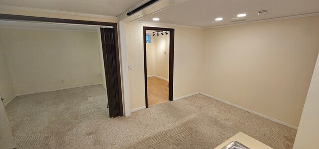 Building Photo - 867 Snelling Ave S Unit Snelling Rental