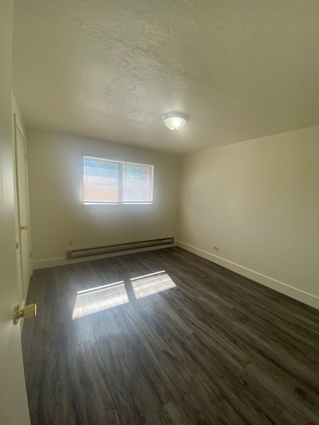 2-Bed 1-Bath Green Leaf Apartments