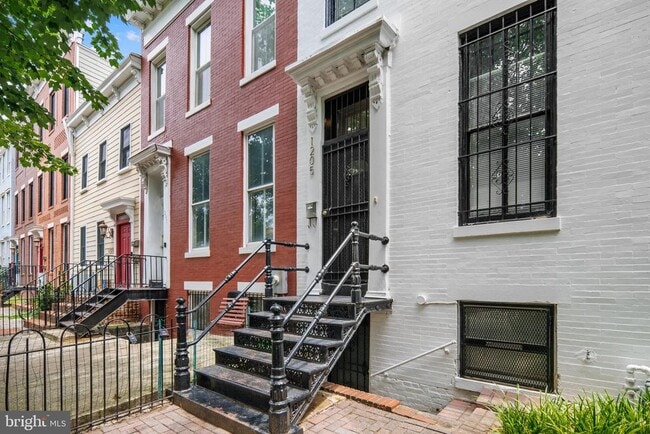 1205 4th St NW
