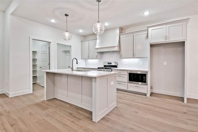 Photo - 5 Stoneleigh Ln