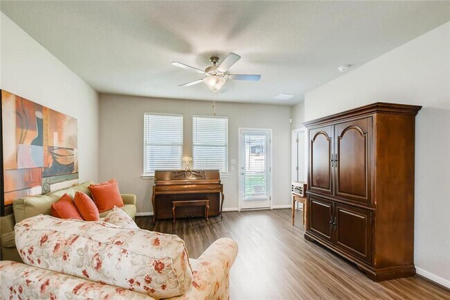 Photo - 105 Tucana St