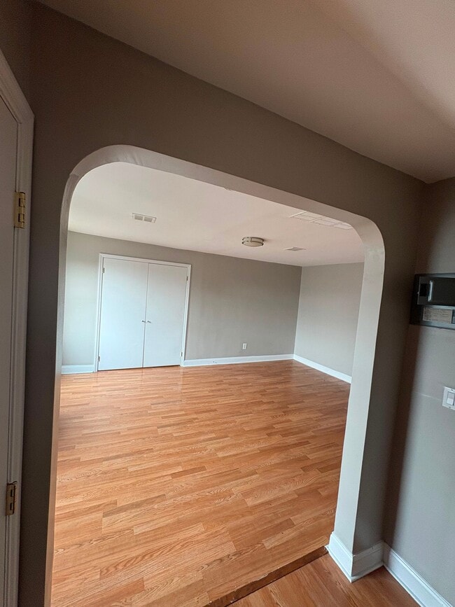 Photo - 105 N High St Unit Apt 3