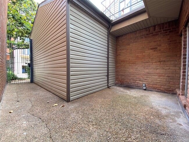 Photo - 2417 Branard St