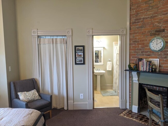 Photo - 1910 S G St Unit Studio Apartment Downtown Tacoma