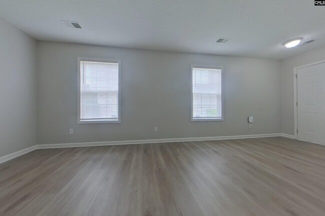 Photo - 404 Castle Ridge Dr