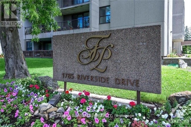 Photo - 1785 Riverside Dr.