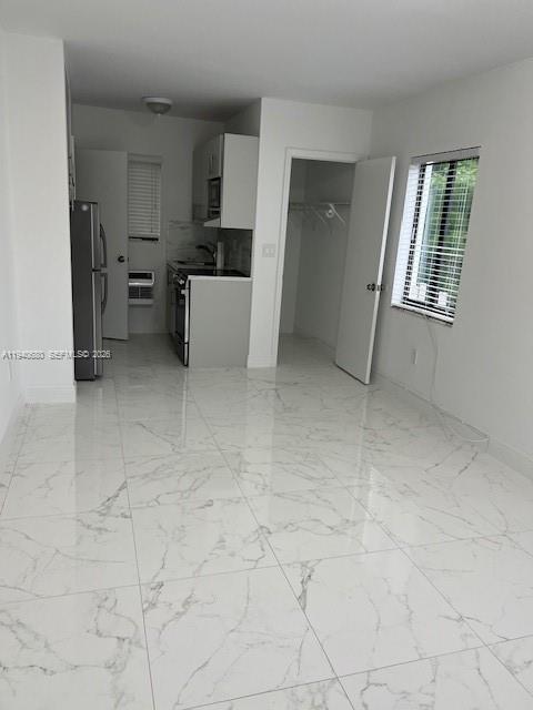 Building Photo - 625 SW 5th Ave Unit 10