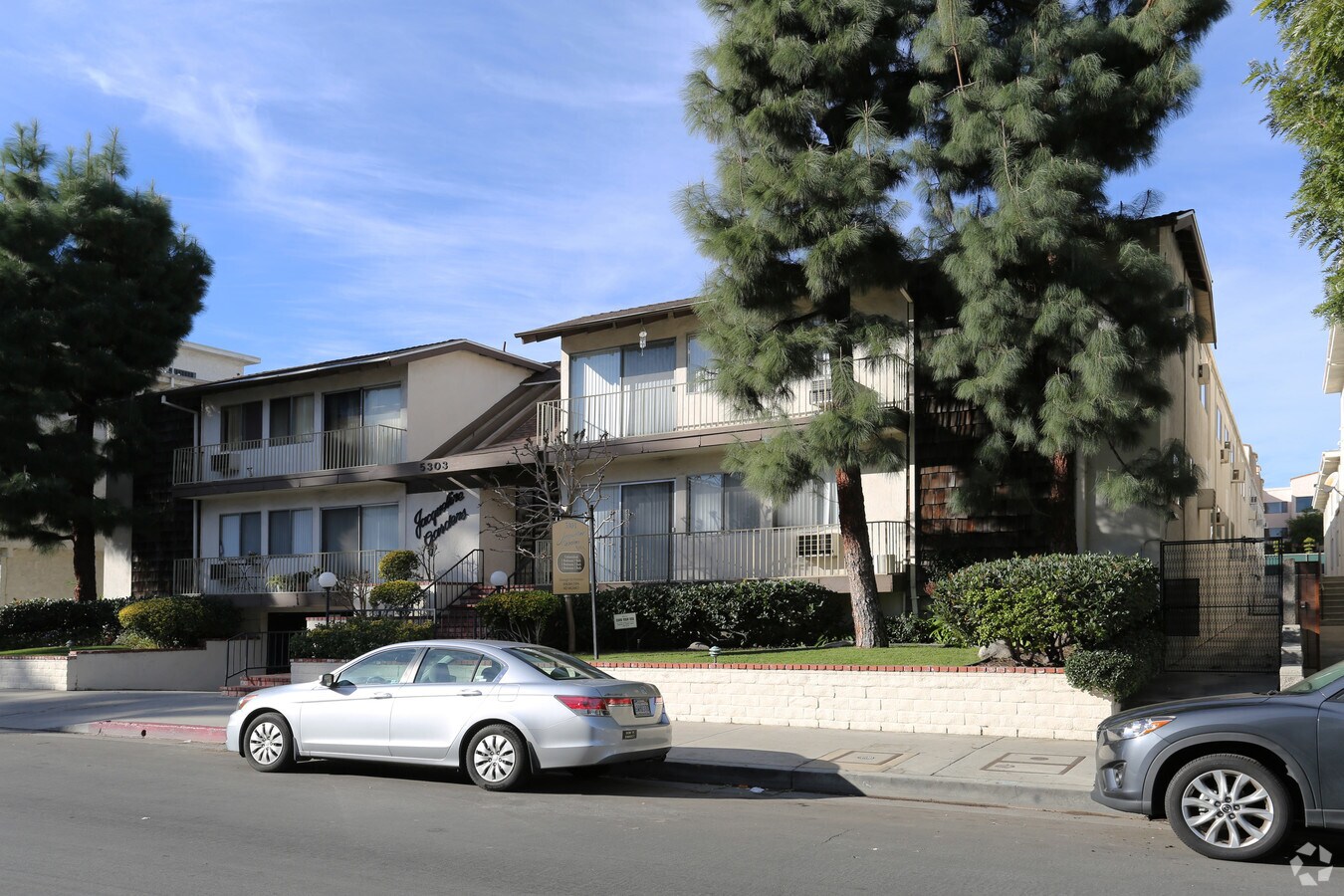 Jacqueline Gardens Apartments - Jacqueline Gardens Apartments