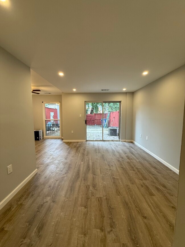 Photo - 238 Stevenson Square