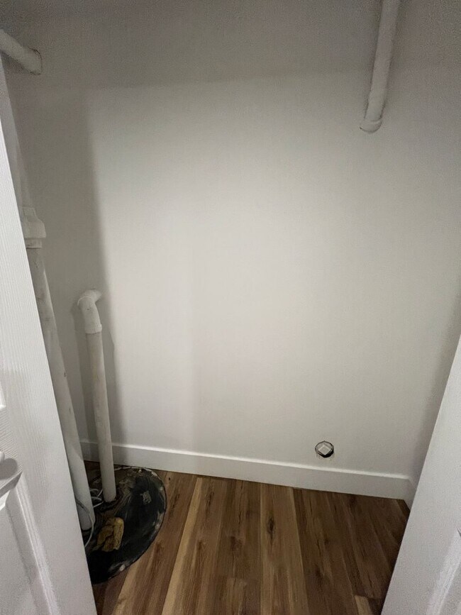 4434 W Monroe St Unit 3 (Basement)