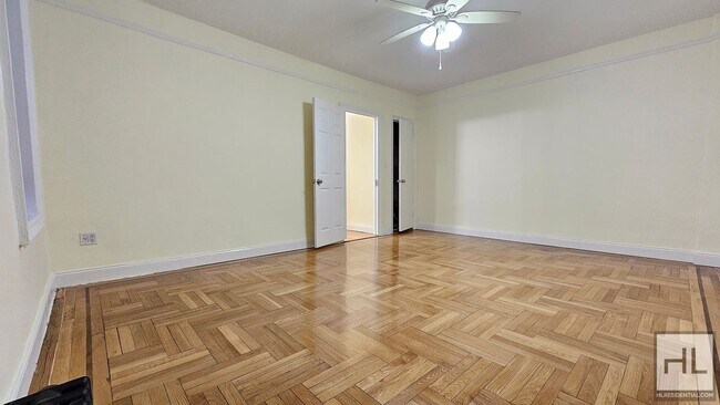 Photo - Spacious 1-Bedroom Co-op – 6th Floor – Woodside Unidad 6F