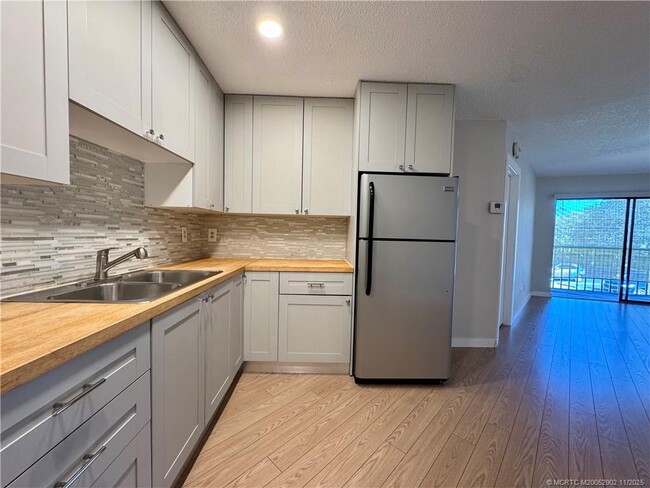 Photo - 2083 NE Collins Cir Unit 8-110