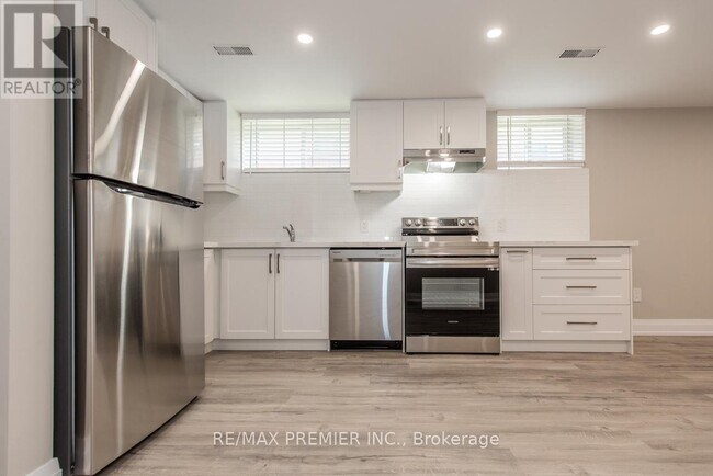 Photo - 569 Roding St