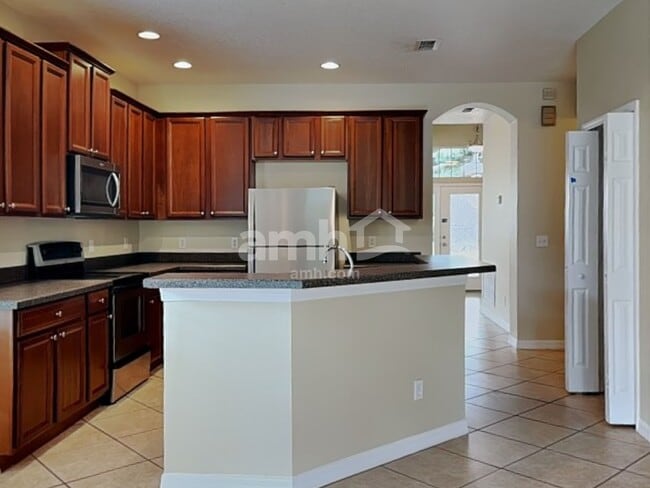 Photo - 1619 Lakelet Loop