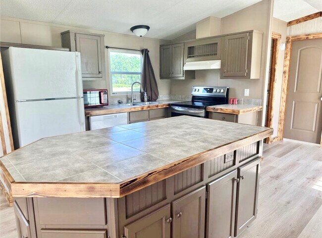 Photo - 15607 Atwood Ln