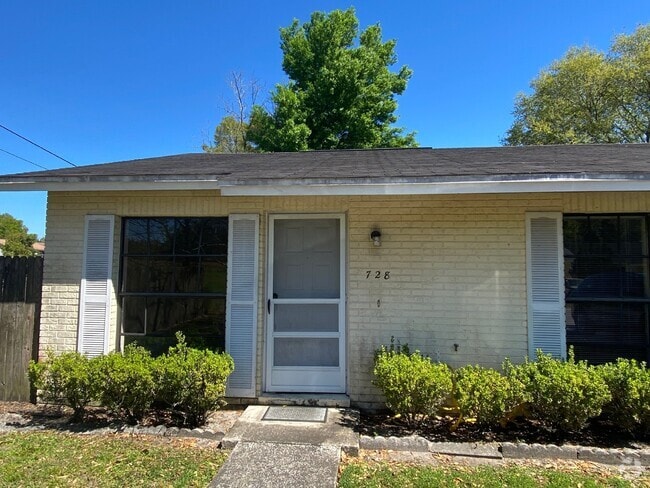Building Photo - "Charming 2 Bed, 1 Bath Seffner Rental"
