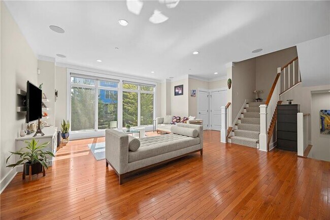 Photo - 148 Reizenstein Way