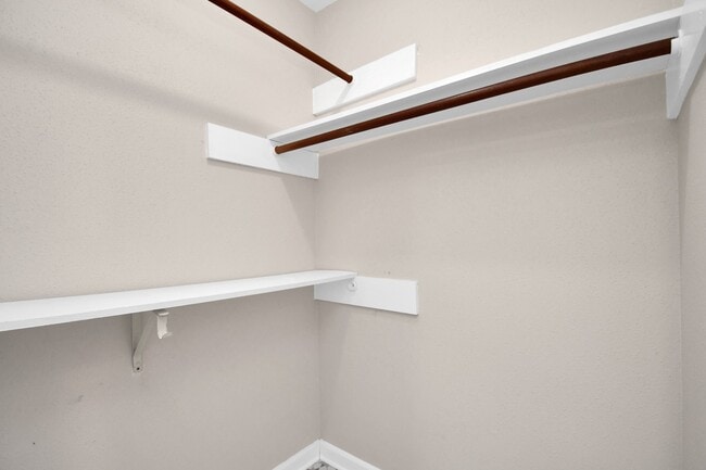 Building Photo - 13002 Kingsmill Dr