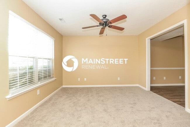 Photo - 3 Bedroom Pet-Friendly Home in La Vergne, TN with Main Street Renewal
