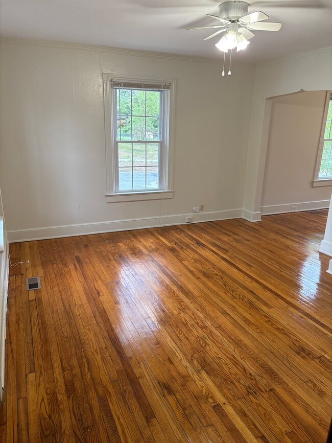 Photo - Spacious Townhouse Near Duke and Broad St / Fenced Yd Unidad 1126