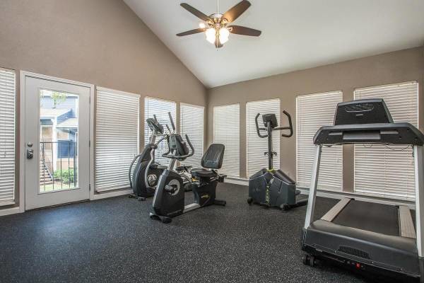 Gimnasio - Shor on Clear Lake