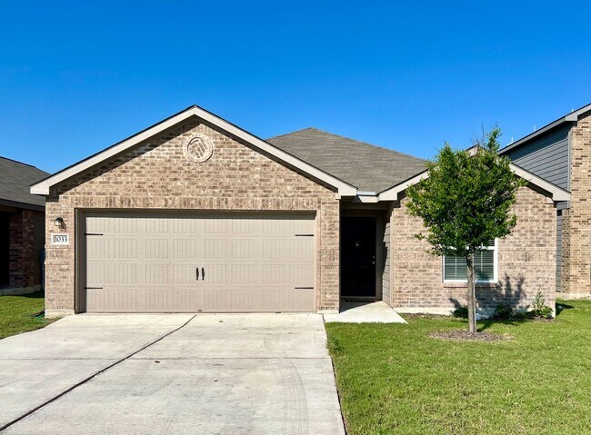 Building Photo - 1 story home with fenced in yard in Jarrell