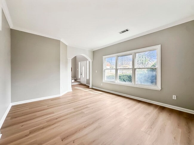 Photo - Beautiful 4BR 2BA Home with Garage Parking in Alpharetta