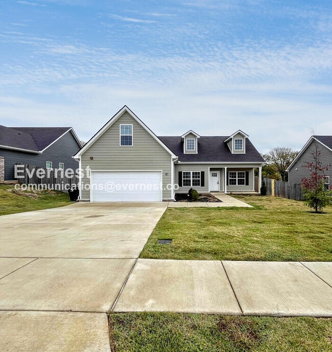 Building Photo - SPECIAL OFFER! 3 Bed, 2 Bath Home with Gar...