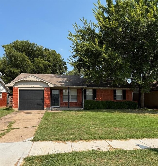 Building Photo - 744 N Markwell Ave Rental