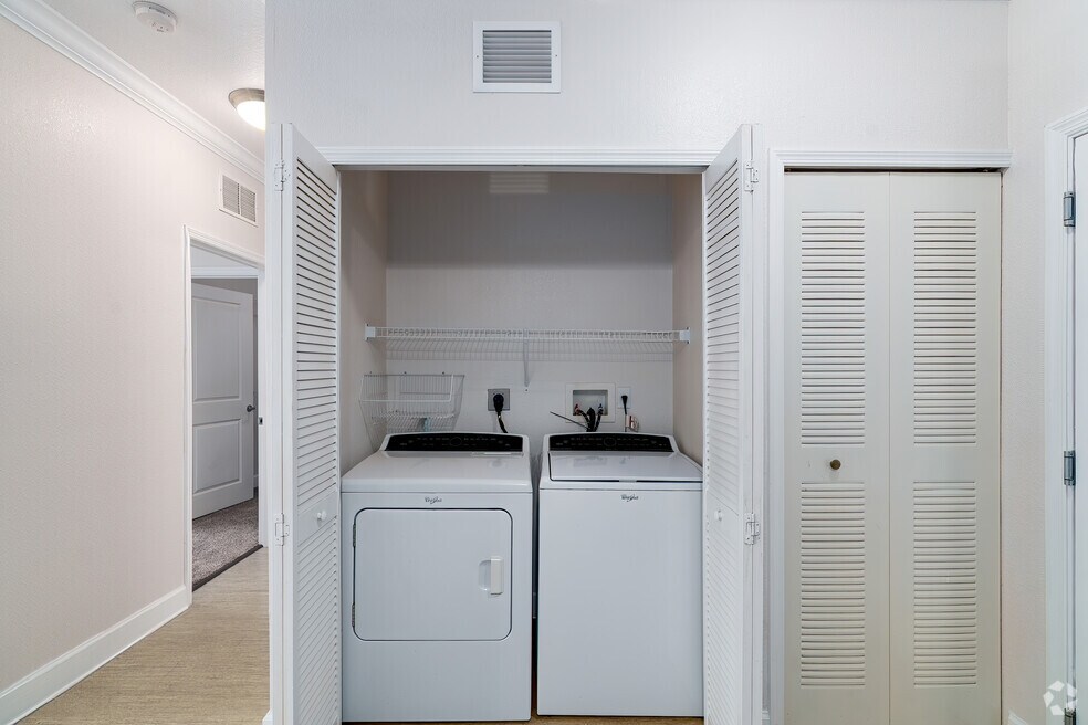 1 dormitorio, 1 baño - 716 pies cuadrados - Lavandería