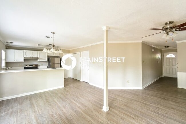 Photo - 3 Bedroom Pet-Friendly Home in San Antonio, TX with Main Street Renewal
