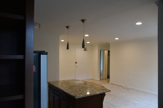 Building Photo - 1200 S Arlington Ridge Rd Rental